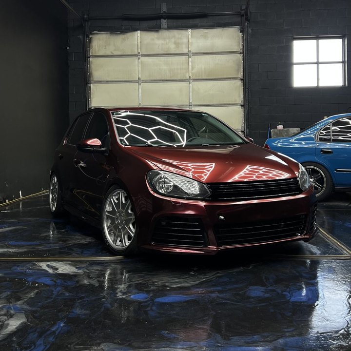 Volkswagen Golf: Red/Black Iridescent Vinyl Wrap